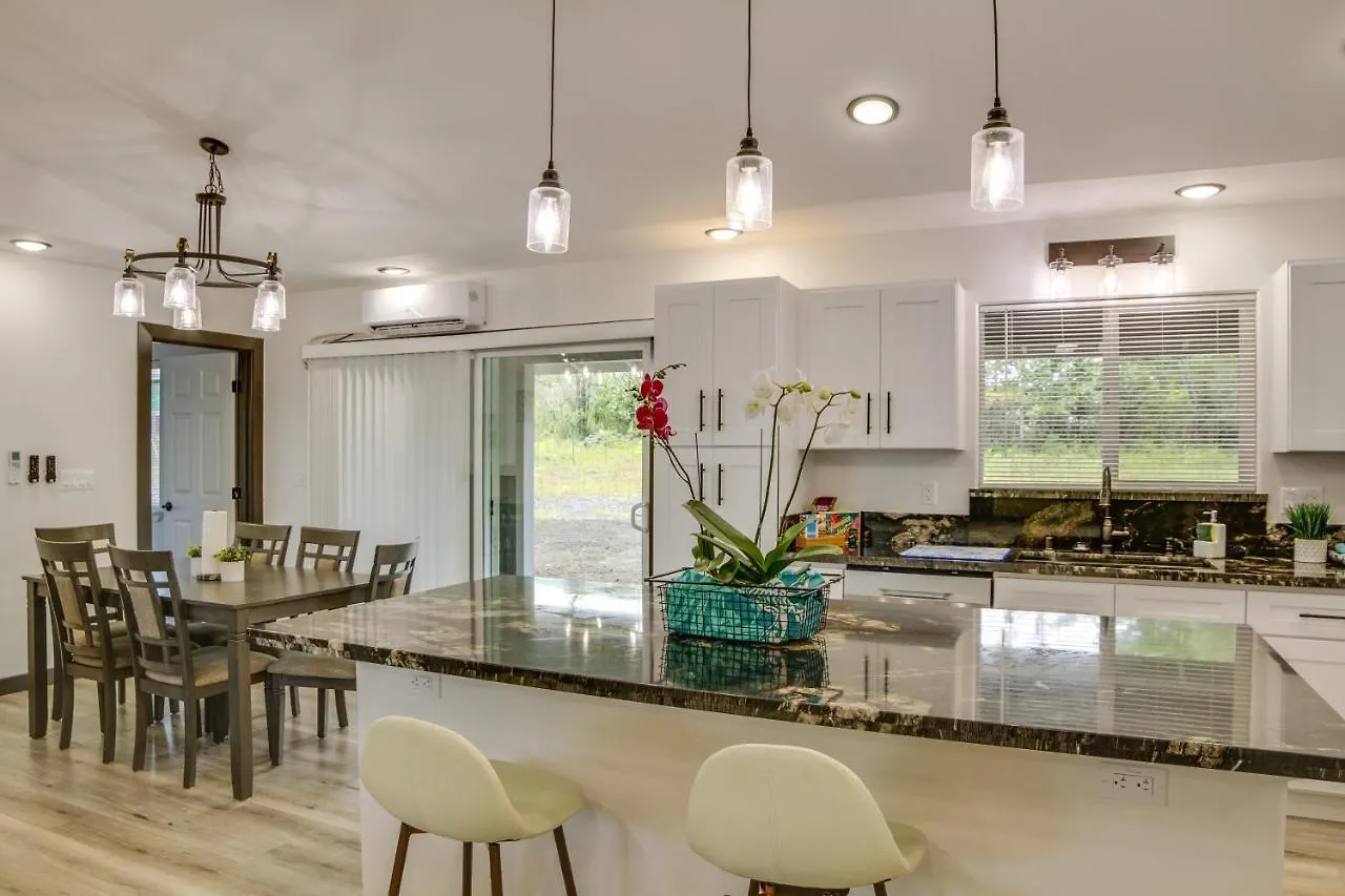 Holiday home Keaau Getaway With Patio, 3 Mi To Shipman Beach! United States