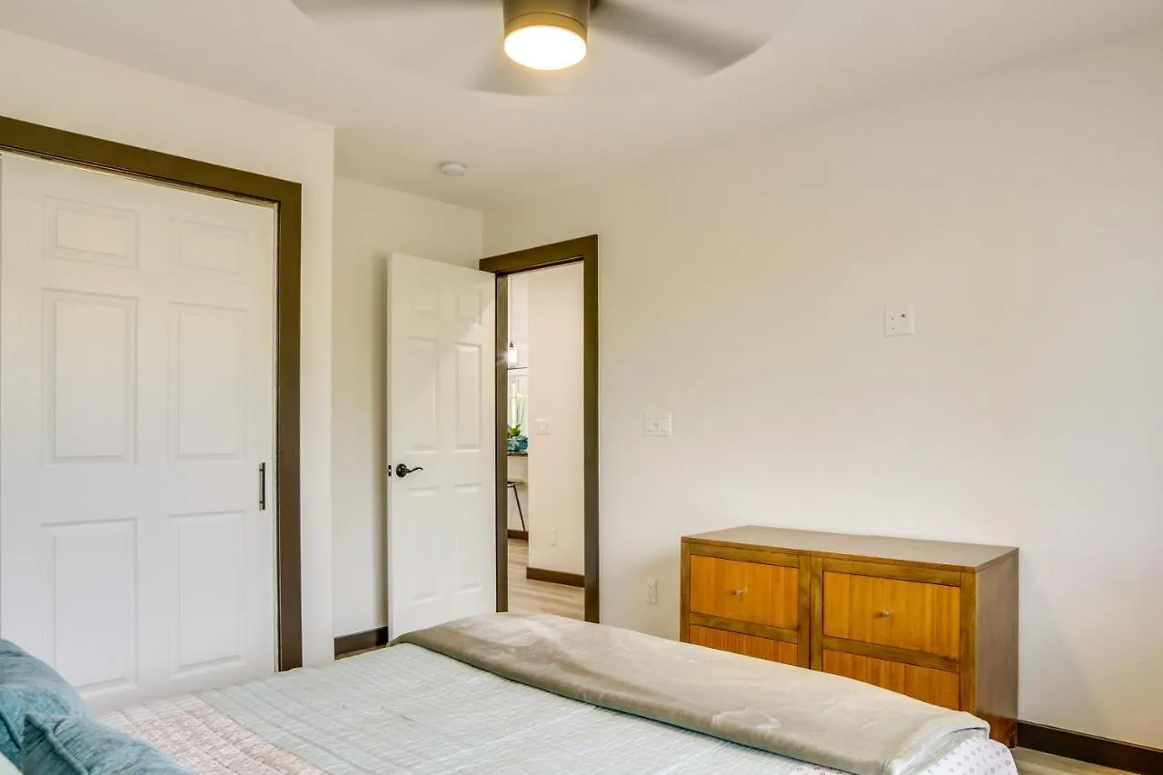 Keaau Getaway With Patio, 3 Mi To Shipman Beach!