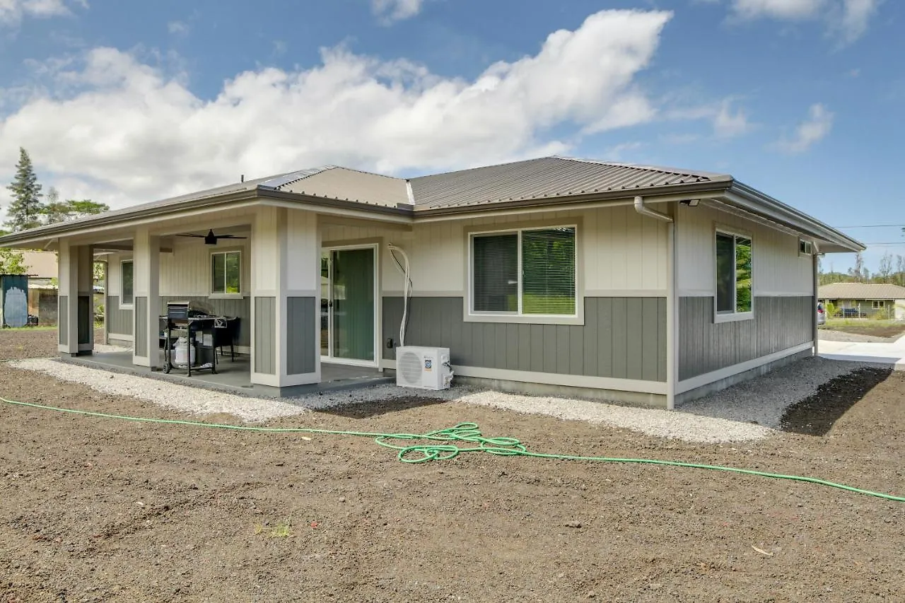 Holiday home Keaau Getaway With Patio, 3 Mi To Shipman Beach! United States