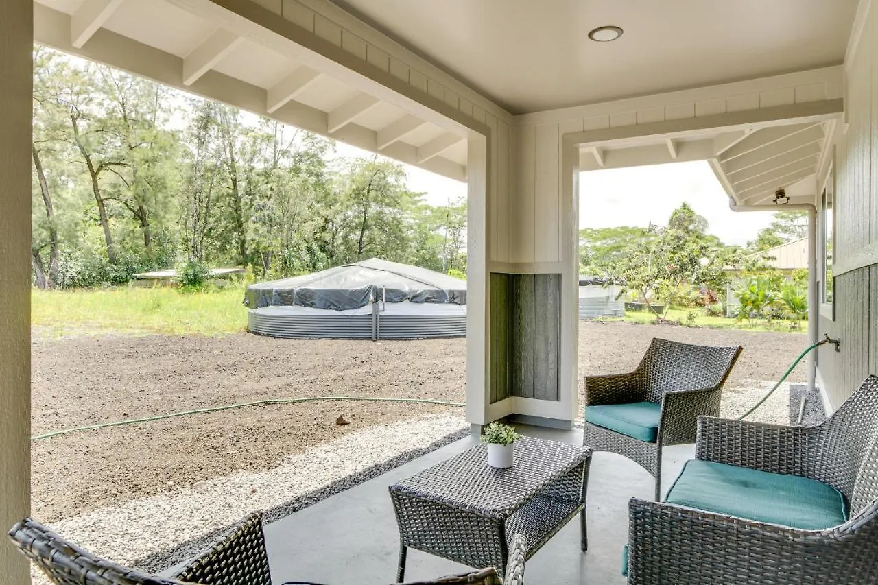 Holiday home Keaau Getaway With Patio, 3 Mi To Shipman Beach!