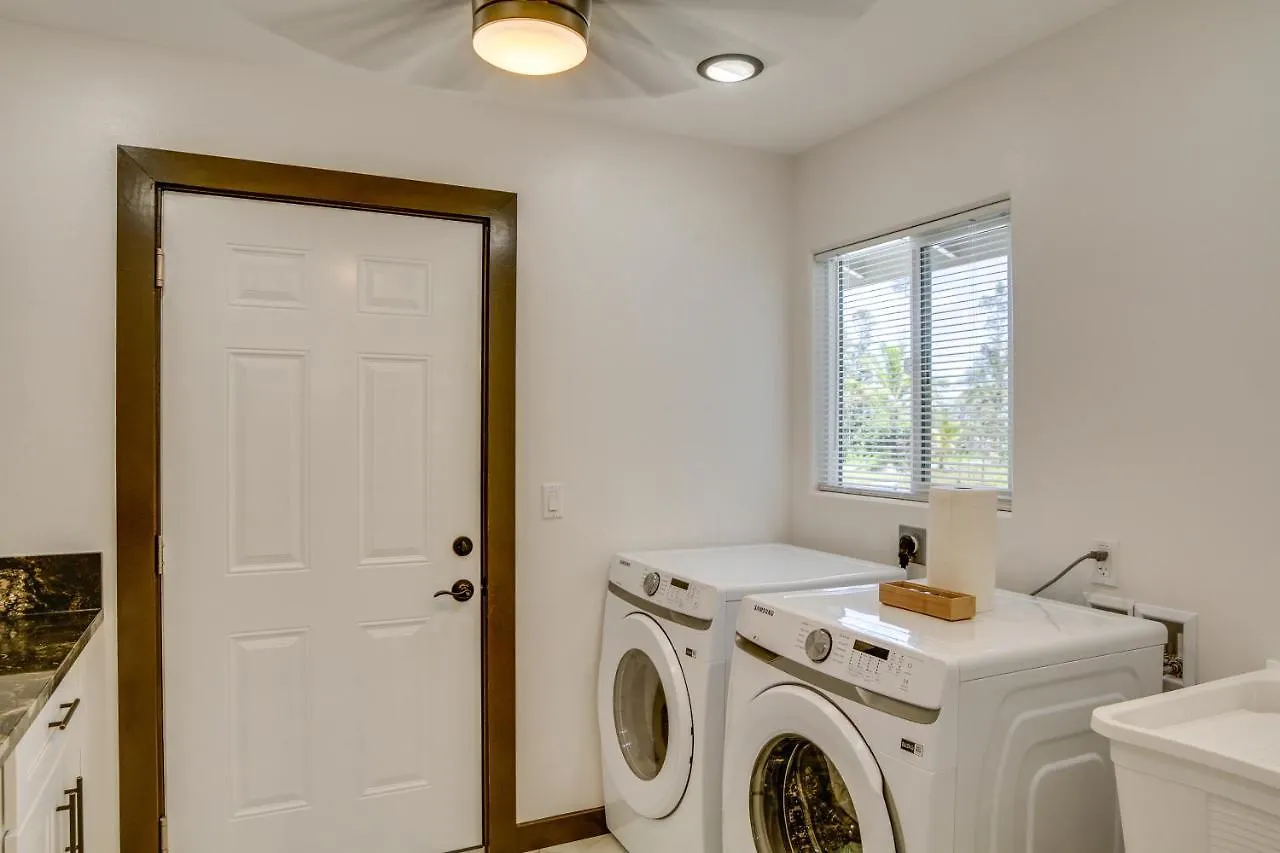 Keaau Getaway With Patio, 3 Mi To Shipman Beach! 0*,  United States